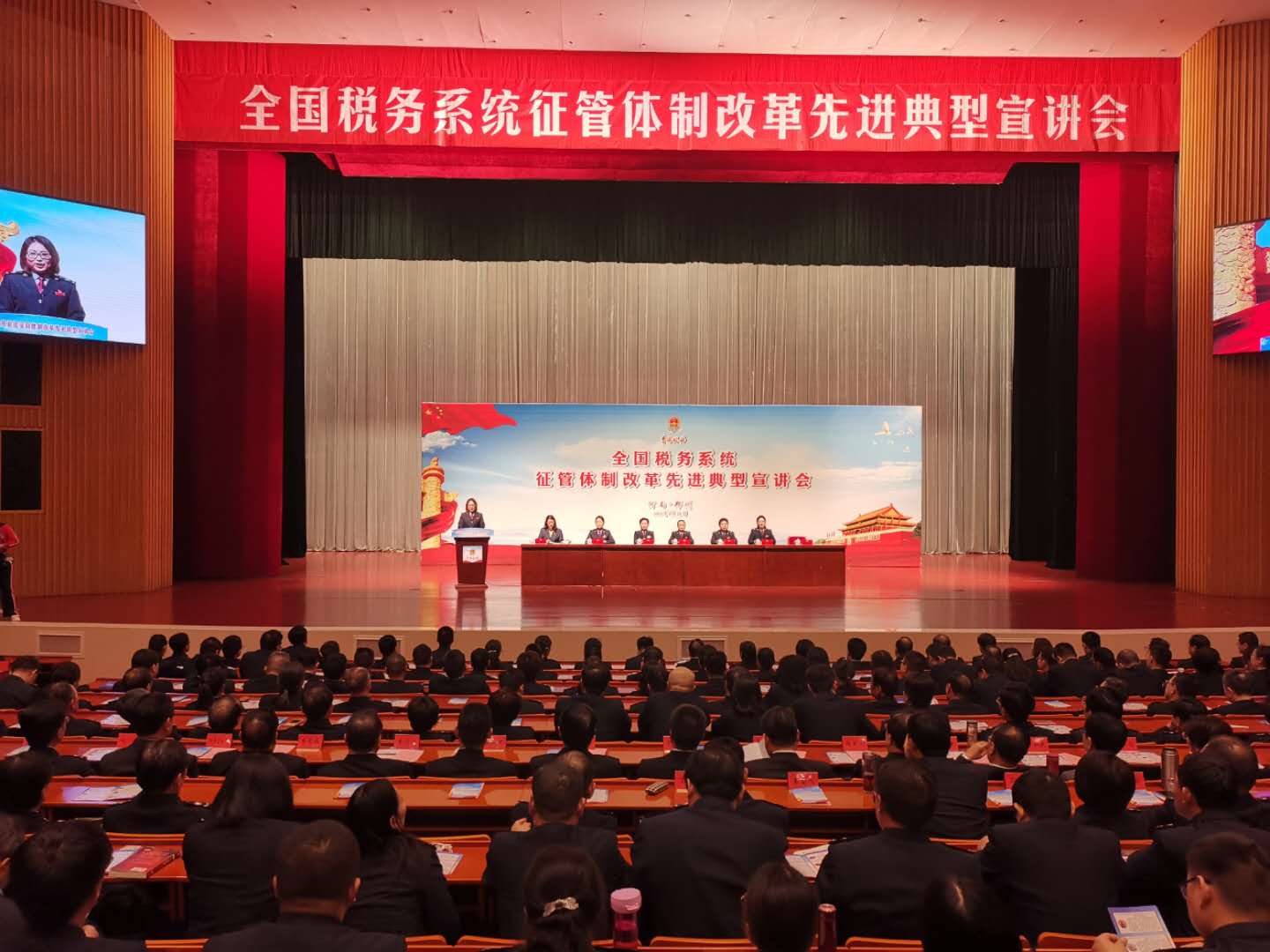 聆听先进宣讲 汲取榜样力量