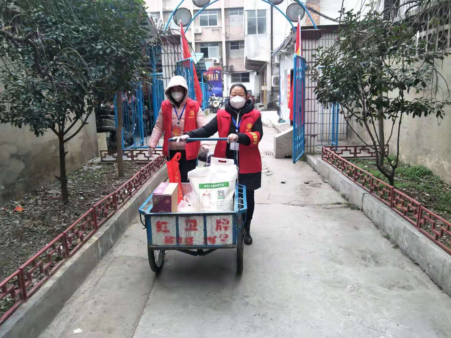 南阳市宛城区：“党员配送小分队” 专业配送解民忧