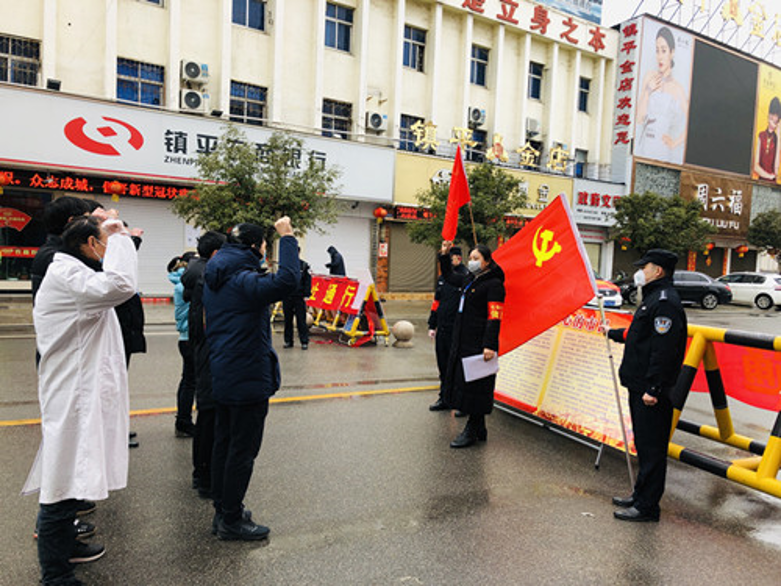 镇平：抗疫一线上的最美逆行者府前街社区党支部书记张坤