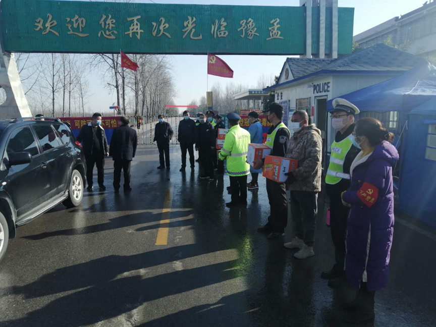 邓州市交通局领导到孟楼镇卡口慰问抗疫一线人员