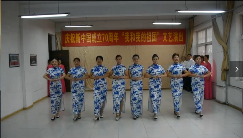 郑州大学 模特表演《一桥飞架政通人和》