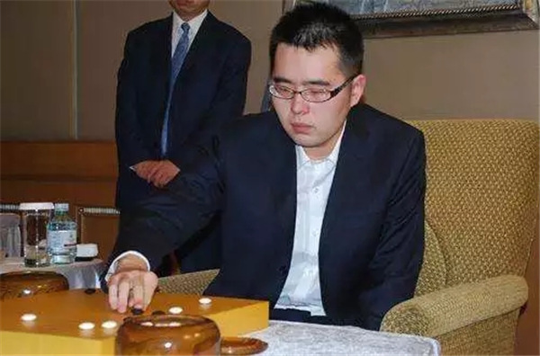 曾是国少队队员,是吴肇毅九段弟子.